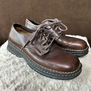 Born Leather Brown women’s boots size 10 lace up rubber sole